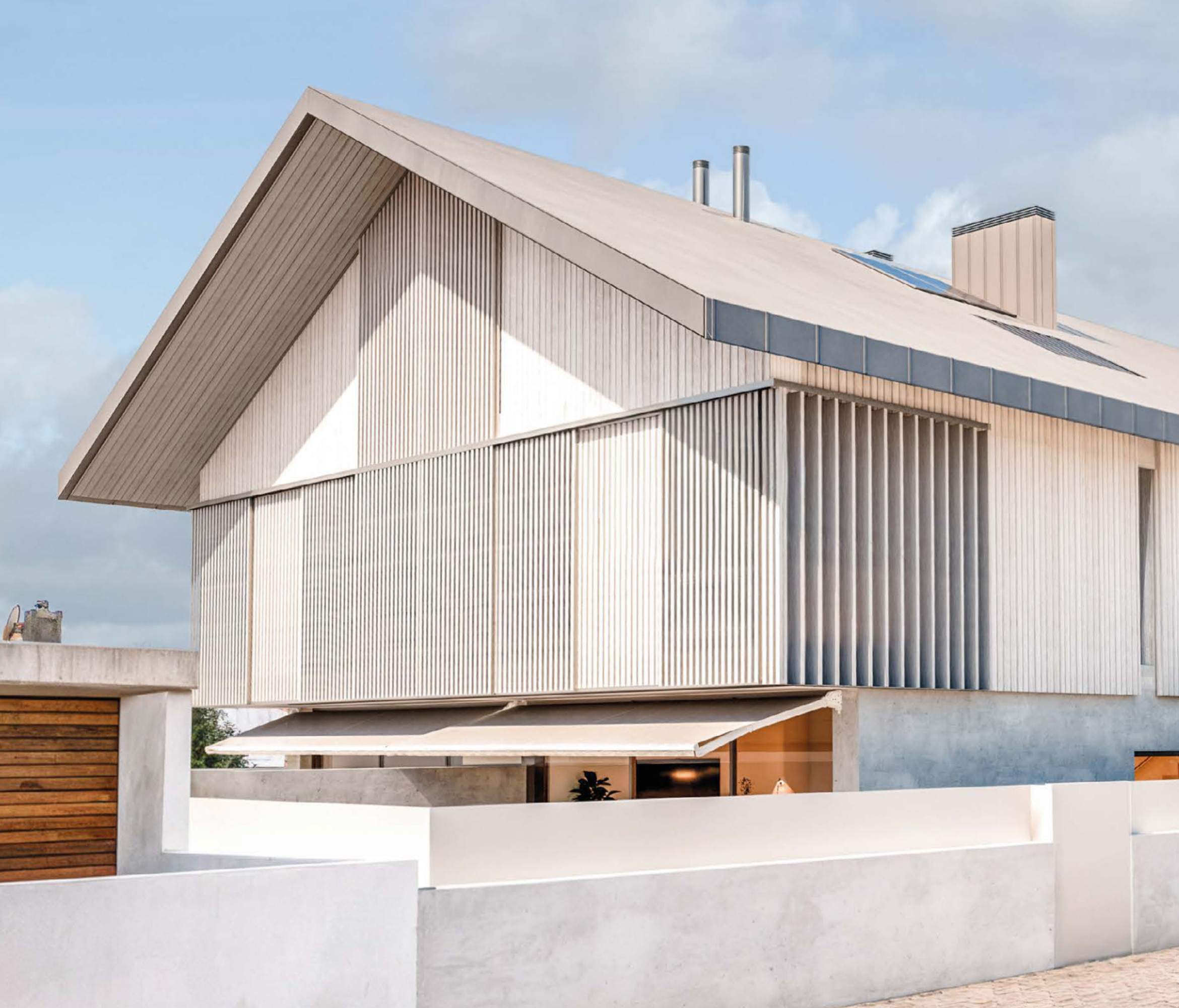 Moradias na Praia da Barra, Aveiro - projeto de construção Contracta com piscina e design contemporâneo